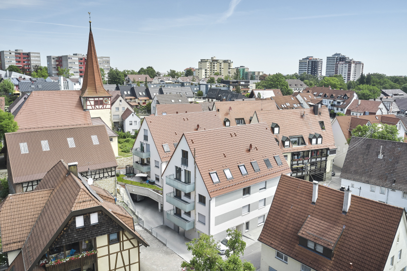 Modern Wohnen im historischen Ortskern von Hirschlanden - Luftaufnahme Häuser